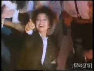 另一輯廣告以disco作主題，當時鍾楚紅以西裝出場。