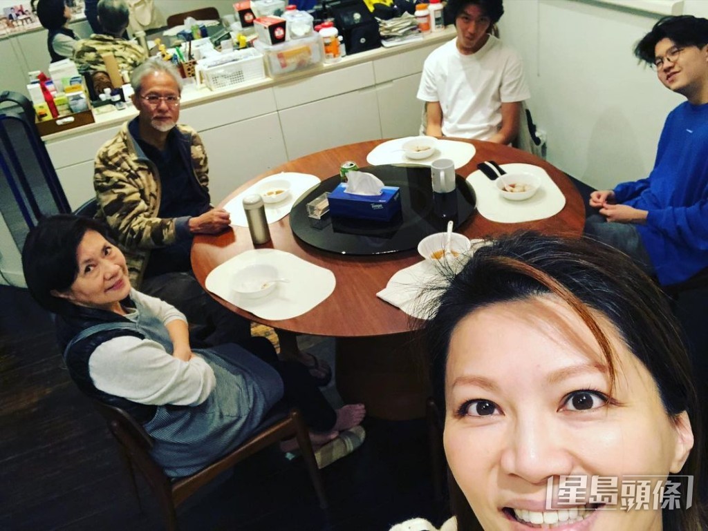 一家人早年合照。