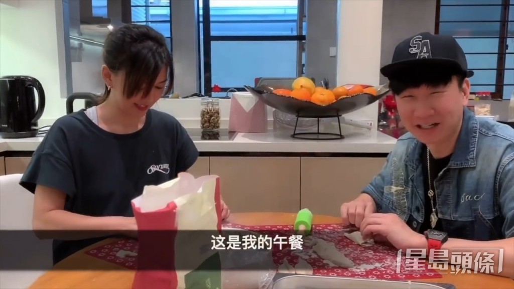 與另一位來算新加坡的歌手林俊傑,紅遍大中華。