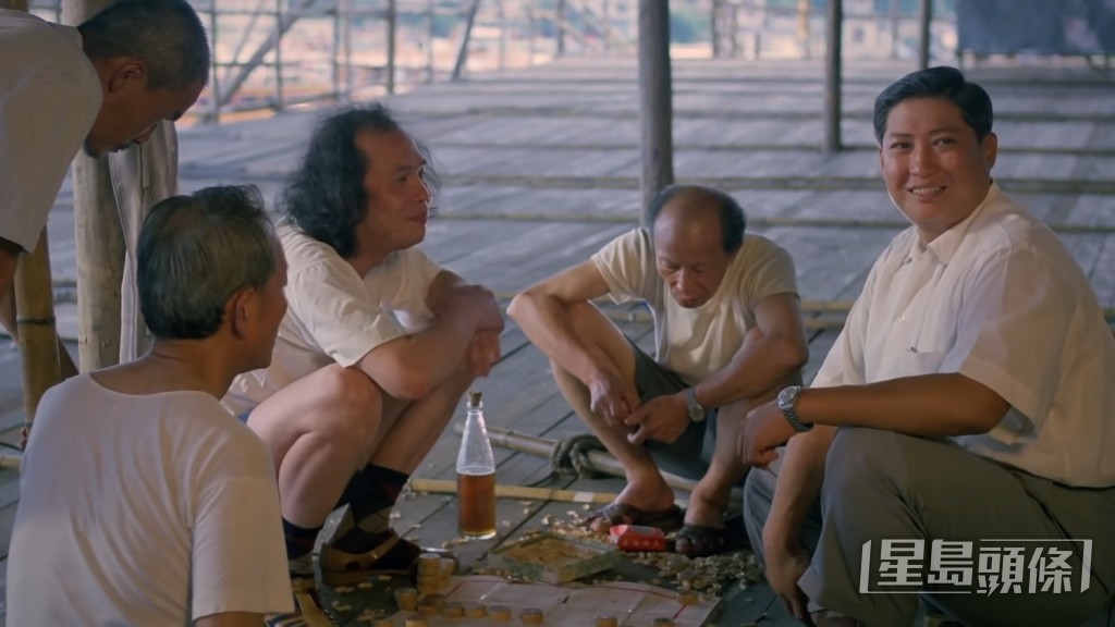 1988年，洪金寶（右）主演改編自其師傅于占元及自身童年經歷的電影《七小福》，再次奪得金像獎影帝殊榮。