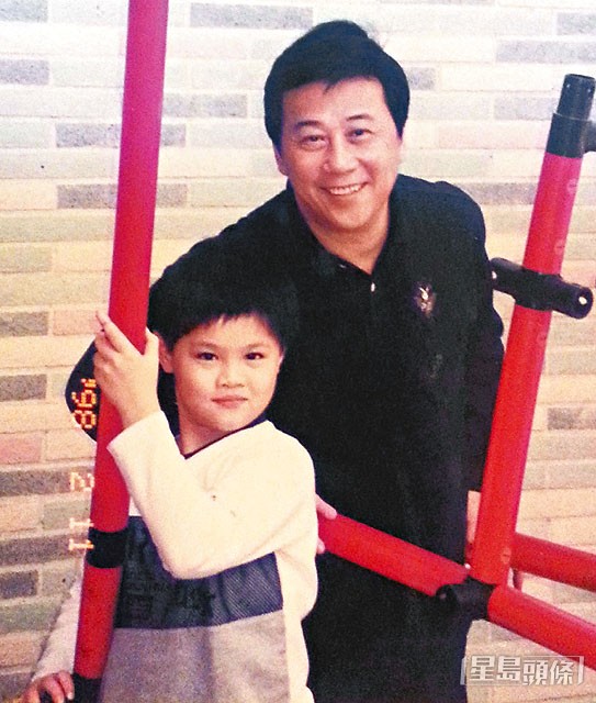 夏雨與太太育有兩子一女,大仔黃奕晨現時為ViuTV旗下藝人,父子去年曾一同作客ViuTV節目。