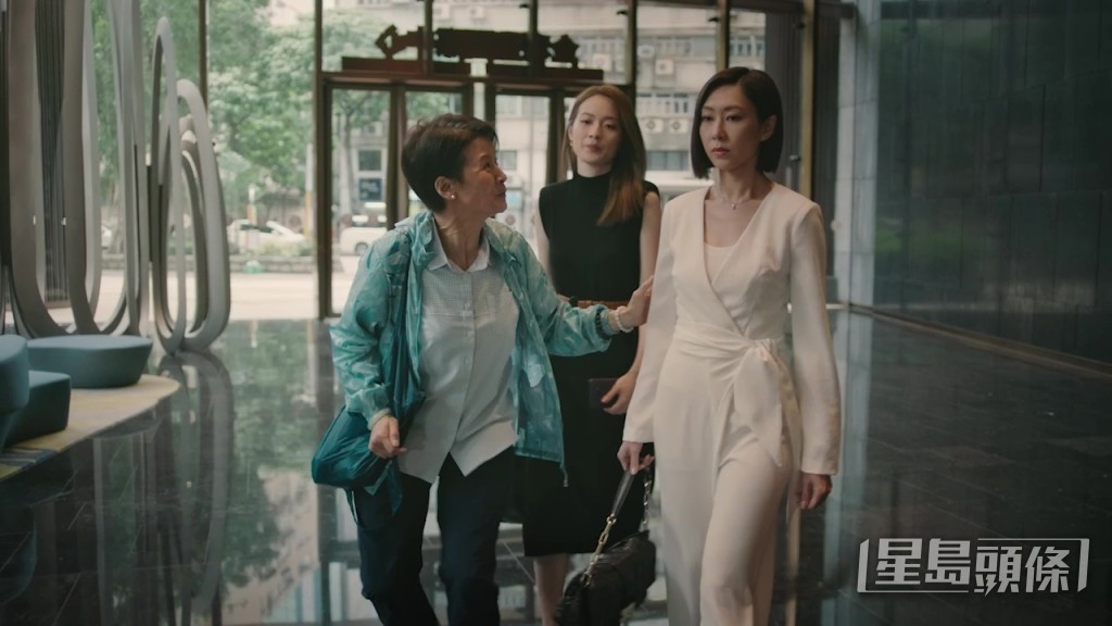 黎燕珊得悉胡定欣是她的親生女後,顯得惶恐又興奮,希望與對方相認。