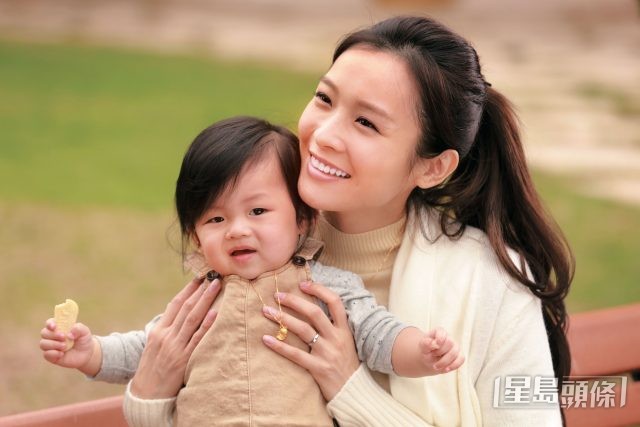 李佳芯更憑《BB來了》在《萬千星輝頒獎典禮2018》勇奪視后寶座。
