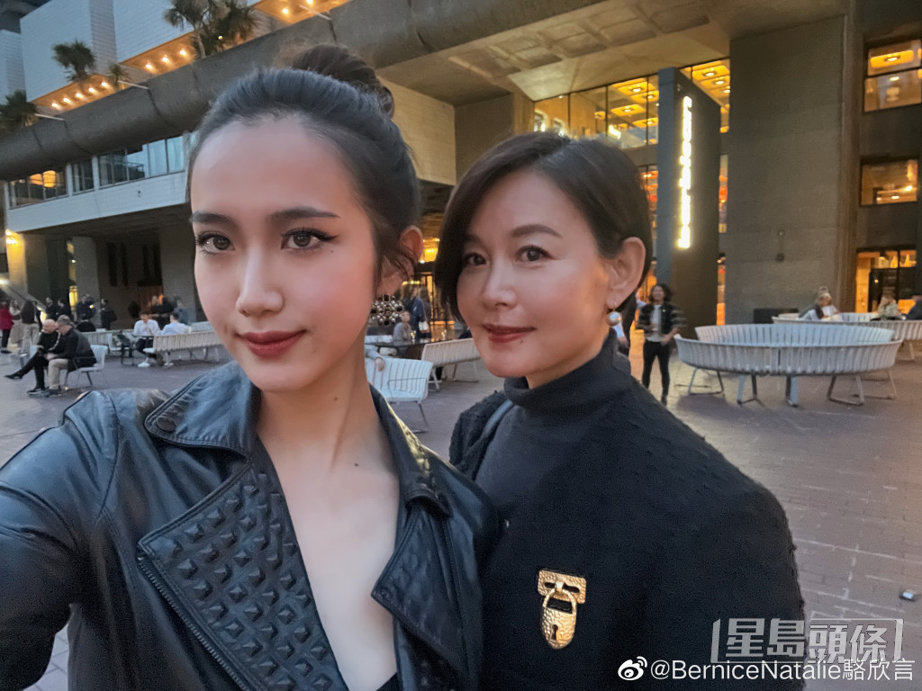 骆达华女儿在英国留学有阿妈卢燕陪伴。