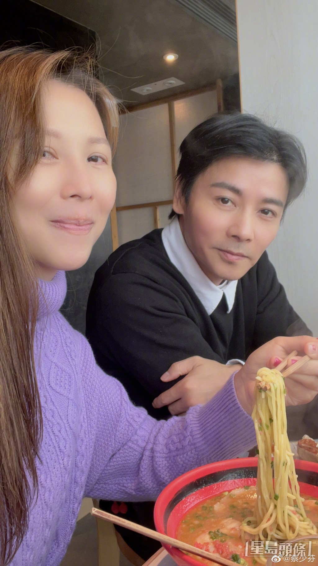 蔡少芬貼出素顏相，慶祝結婚15周年。