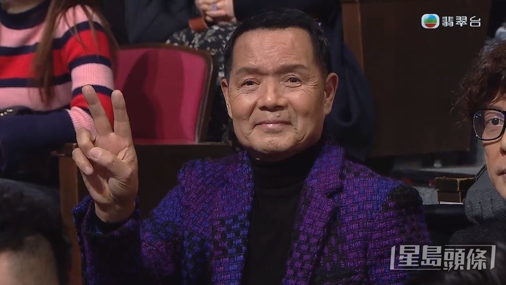 吳偉豪的爸爸吳大強好開心。
