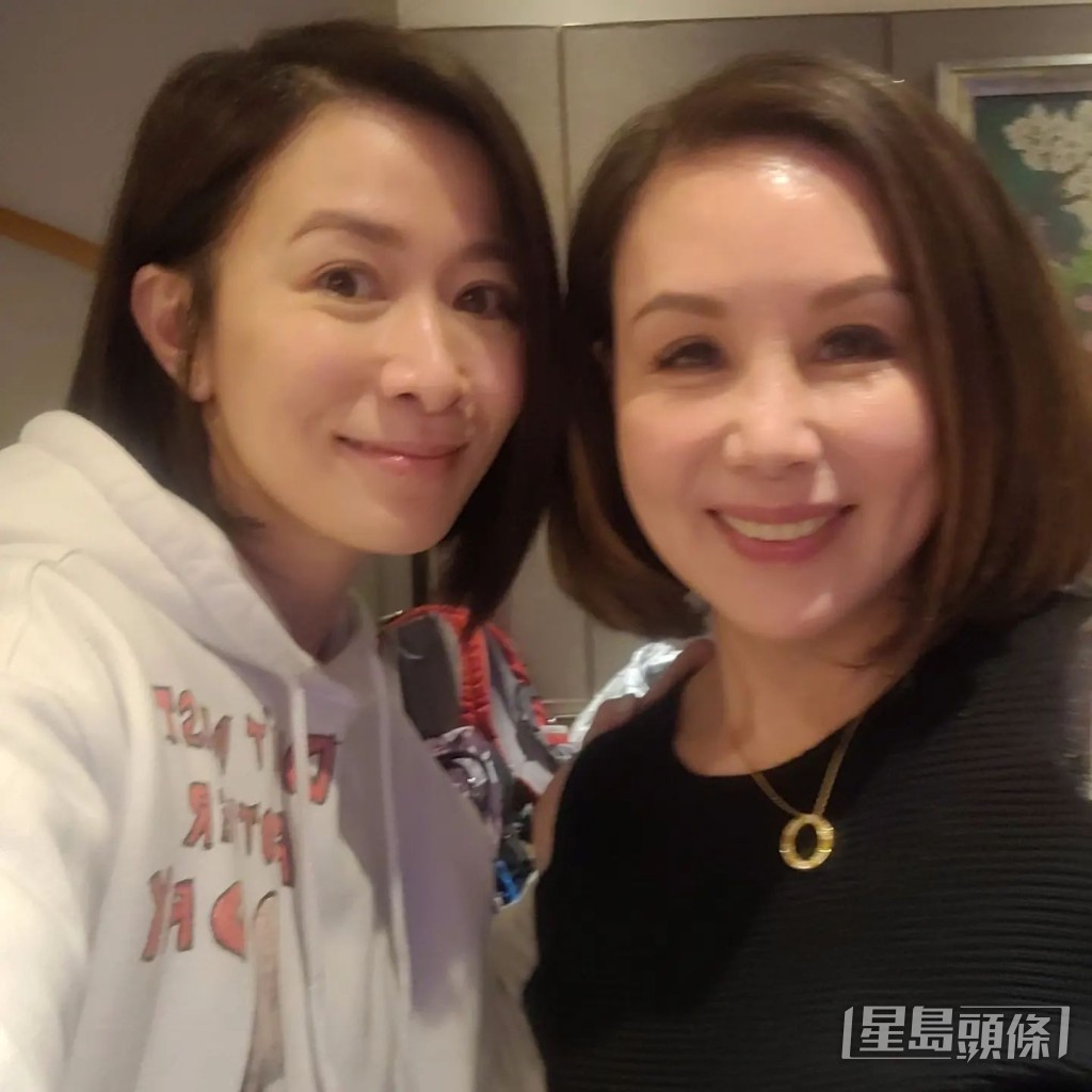 文雪兒（右）大讚佘媽媽Lily廚藝了得。