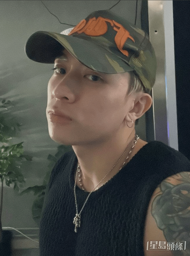 Tyson Yoshi不獲商台邀請出席於昂坪舉辦《2022年度叱咤樂壇流行榜頒獎典禮》記者會。