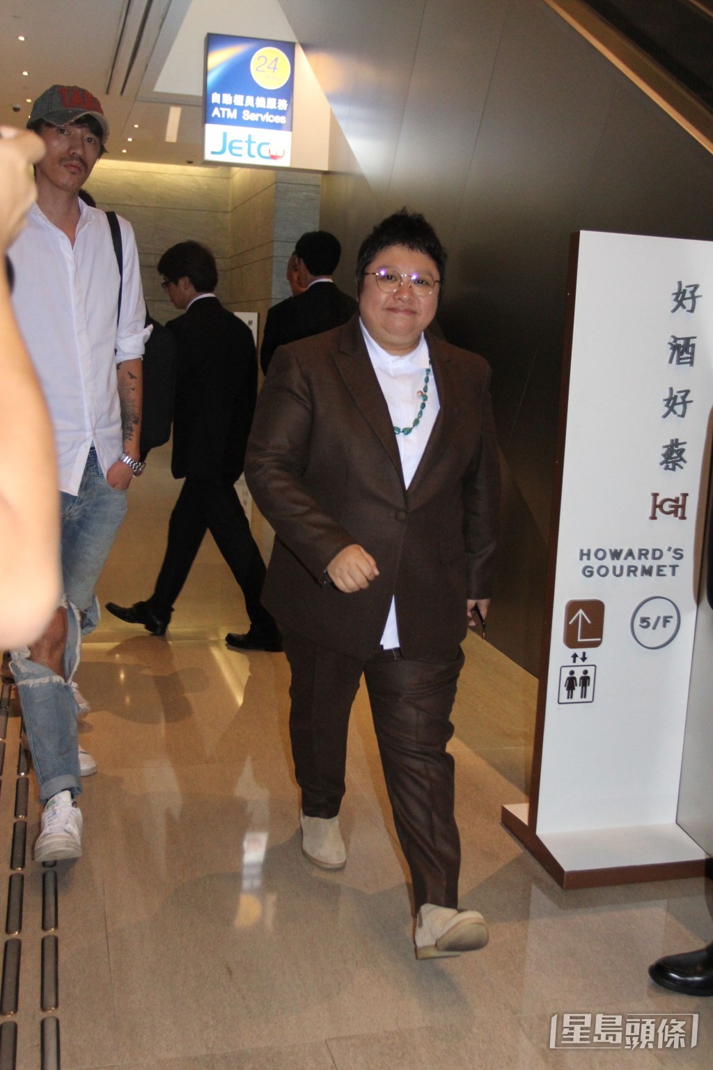 韩红曾表示指自己是学校校花。