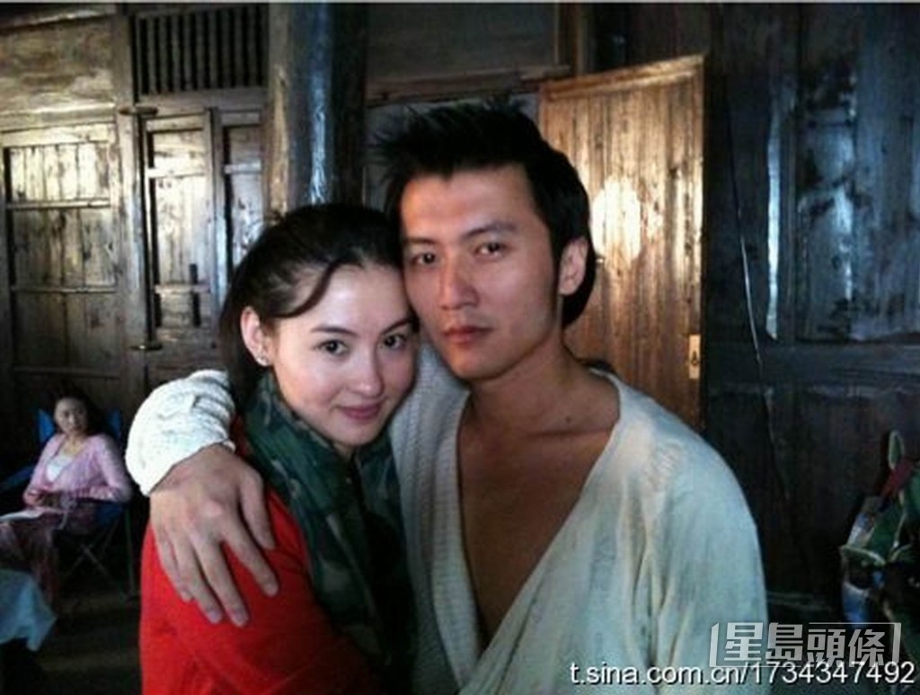 謝霆鋒更向父母謝賢及狄波拉瞞婚訊,消息震驚各地。