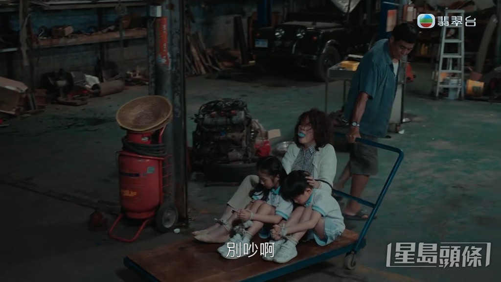 姚子羚飾演的助理媽媽生「Michelle」與楊明飾演的「卓志飛」，成功營救遭「糯米雞」王俊棠綁架的「KK媽」袁潔儀和兩個子女。