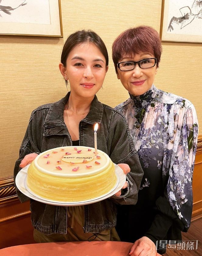 张智霖妈妈曹珍妮惊喜现身，撞样李琳琳。  ​