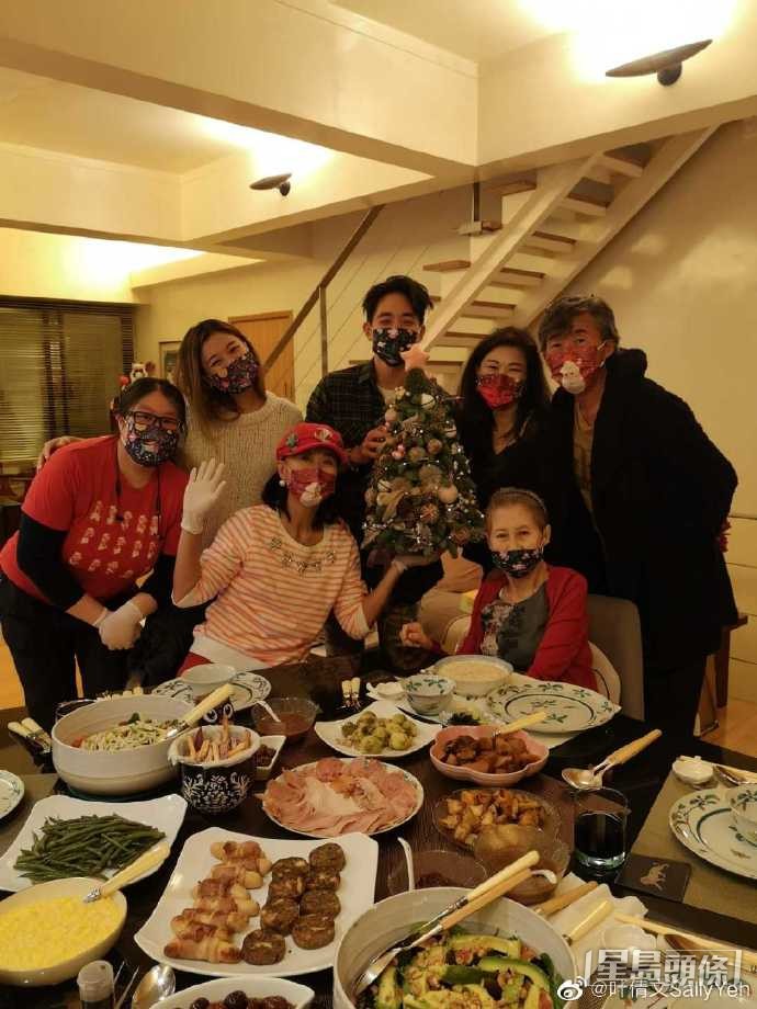 叶倩文不时都会分享家庭照。