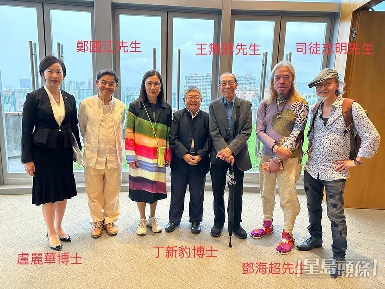 呢件阿姐成日着的七彩大褸，是Dries Van Noten出品。