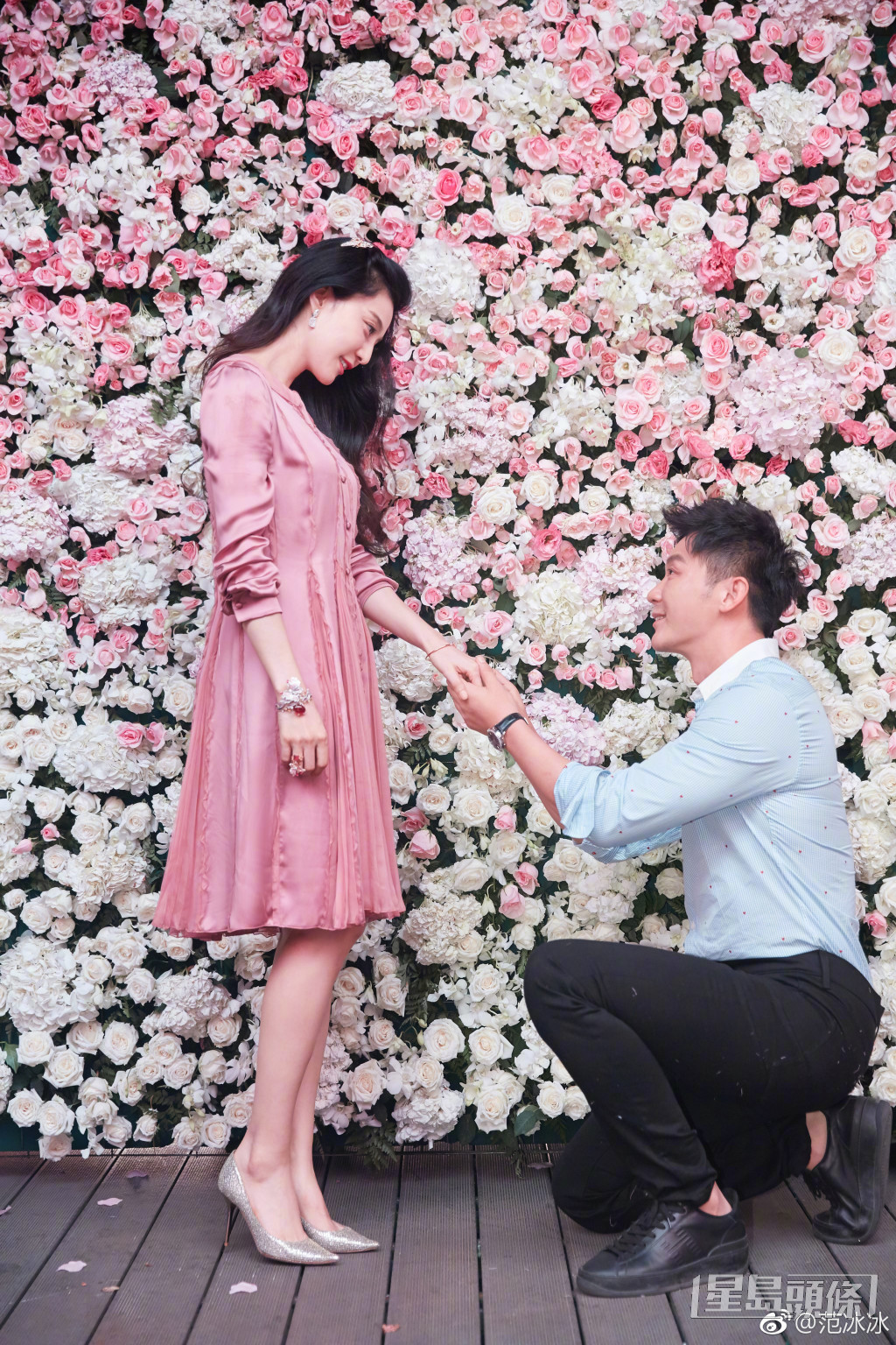 2017年范冰冰36歲生日當日，獲得當時男友李晨跪地求婚。