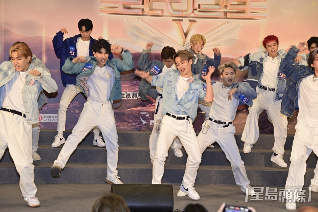 68位参赛者除跳唱主题曲《前传》。