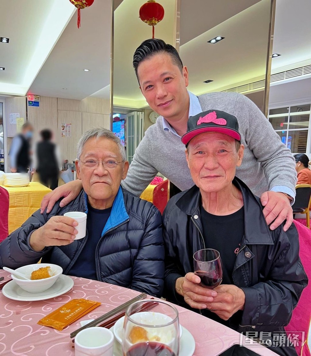 陈惠敏去年1月与客家同鄕胡杏儿老公李乘德(中),以及吴耀汉(左)一起食饭。