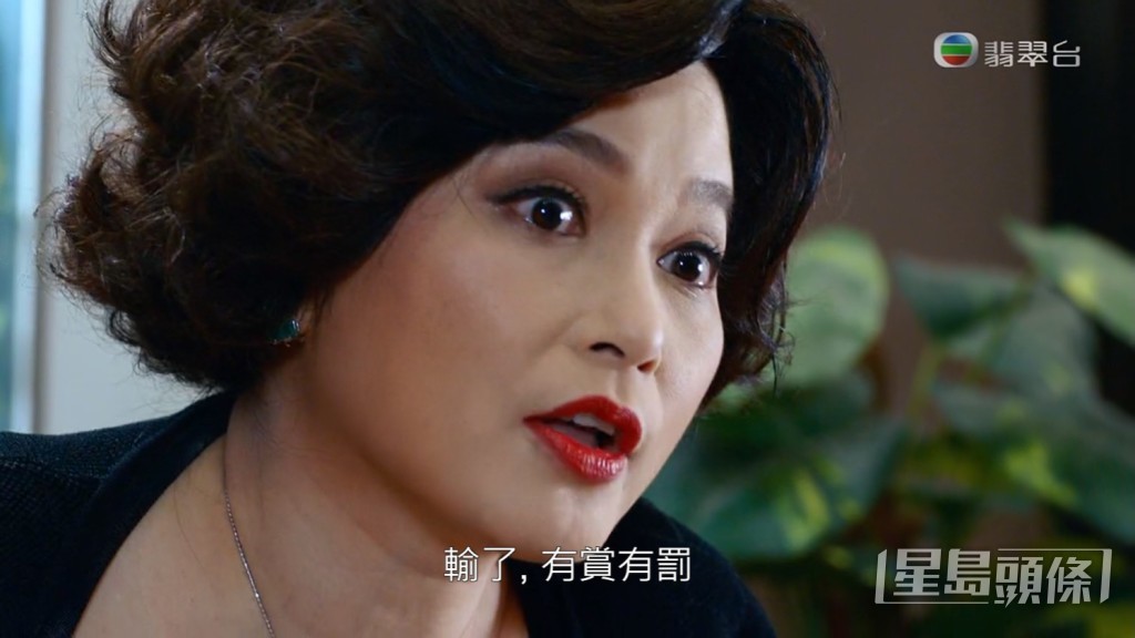 喺《超能使者》扮闊太,個樣似足阿梅!