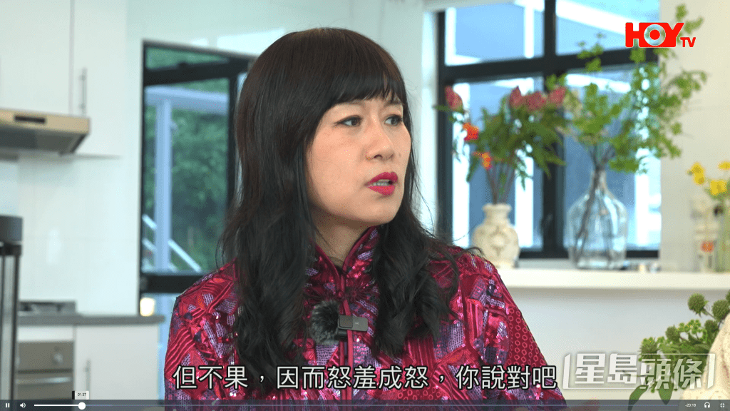 雖然七師傅貪交通方便住酒店式公寓,但七師傅在馬鞍山有幢3,000呎獨立屋作度假之用,貪其有利她的健康。