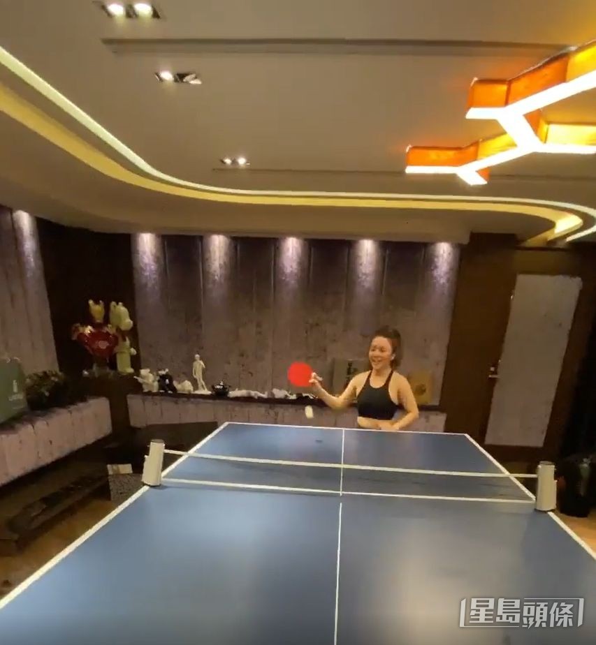 JW之前会在男友家打乒乓波避疫。