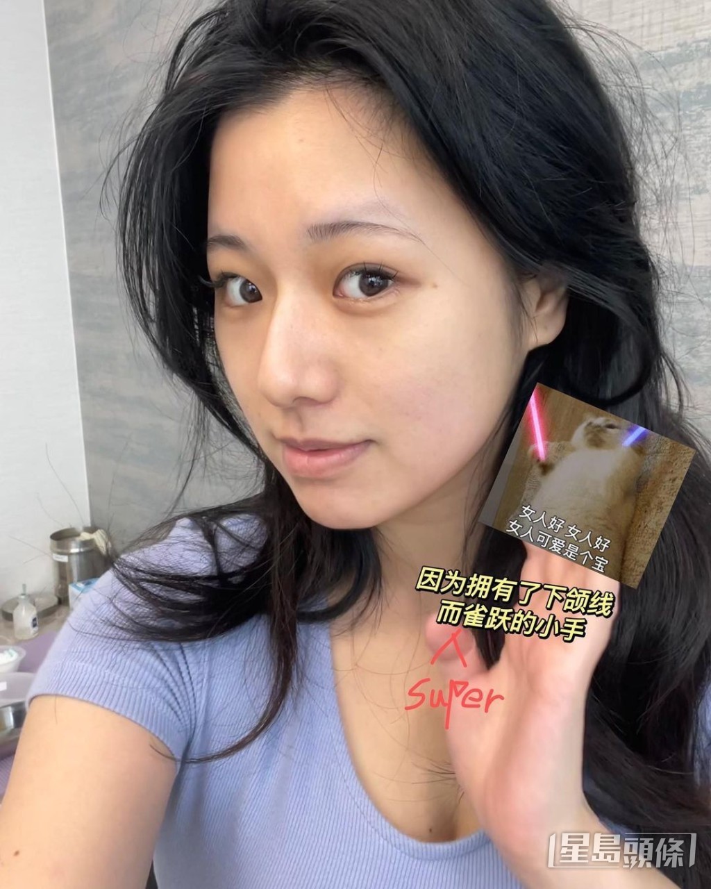 Nichole素顏面色泛黃，但五官尚算精緻。
