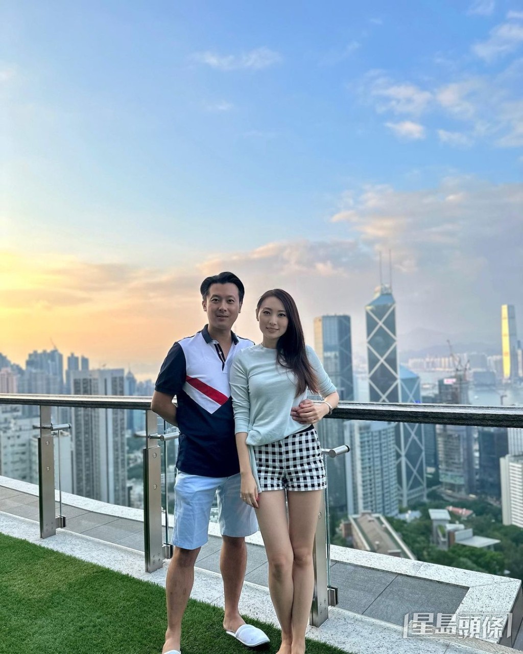 日前陳爽罕有於IG分享夫妻合照。