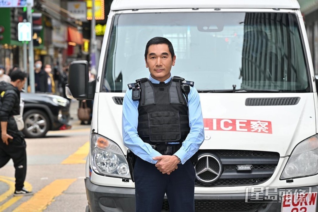 方中信演過不少紀律部隊人員。