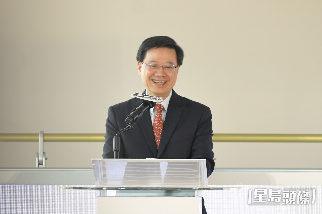 李家超指會以香港小輪百年經歷說好香港故事。梁譽東攝