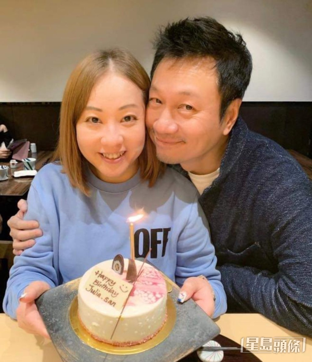黎耀祥跟老婆Julia有影皆双，恩爱到爆。