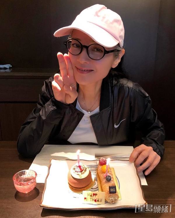鄭艷麗現年52歲。