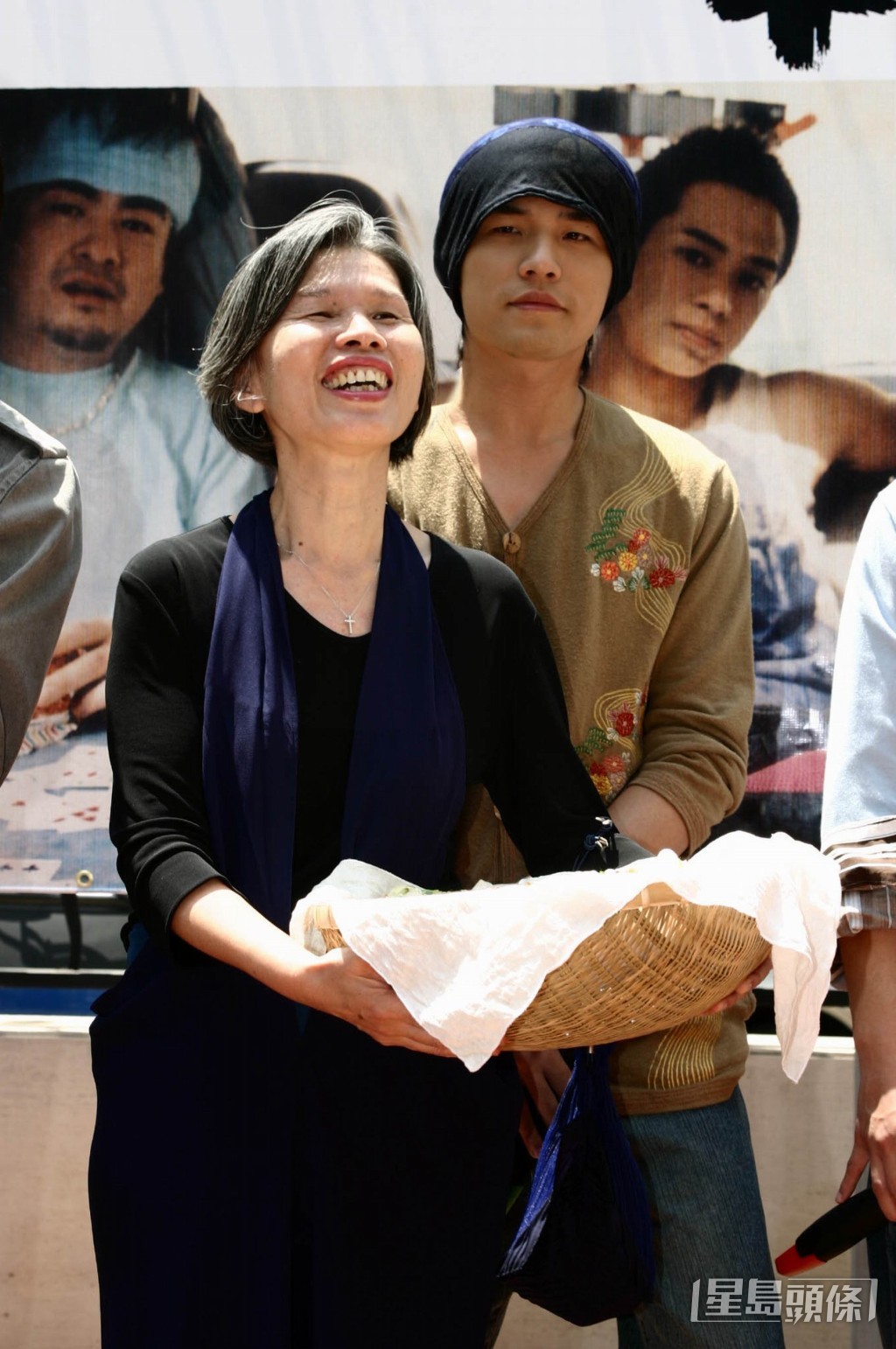 單親家庭長大的周杰倫與媽媽葉惠美關係要好,有指他曾將所有收入上繳。