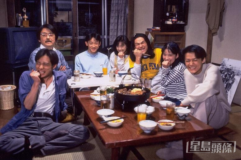 石田壹成在90年代在经典日剧《同一屋簷下》饰演三弟“柏木和也”走红。