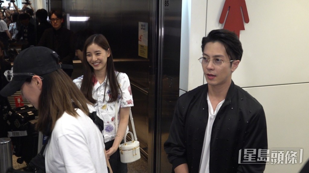 山下智久(图右黑衫)。