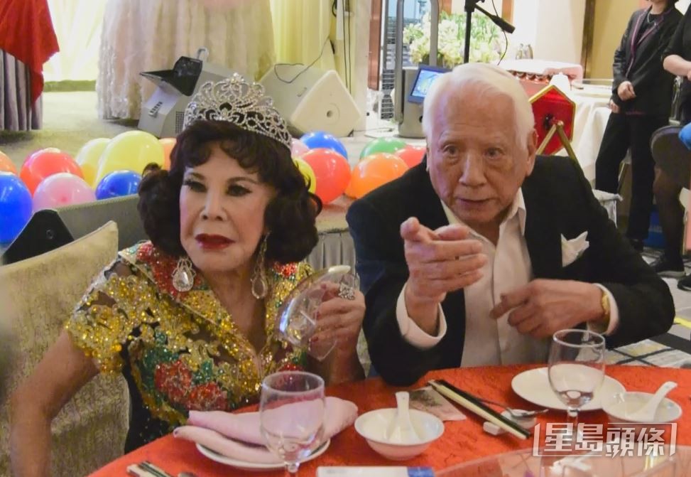 黃夏蕙去年與老公潘炳烈移民美國。