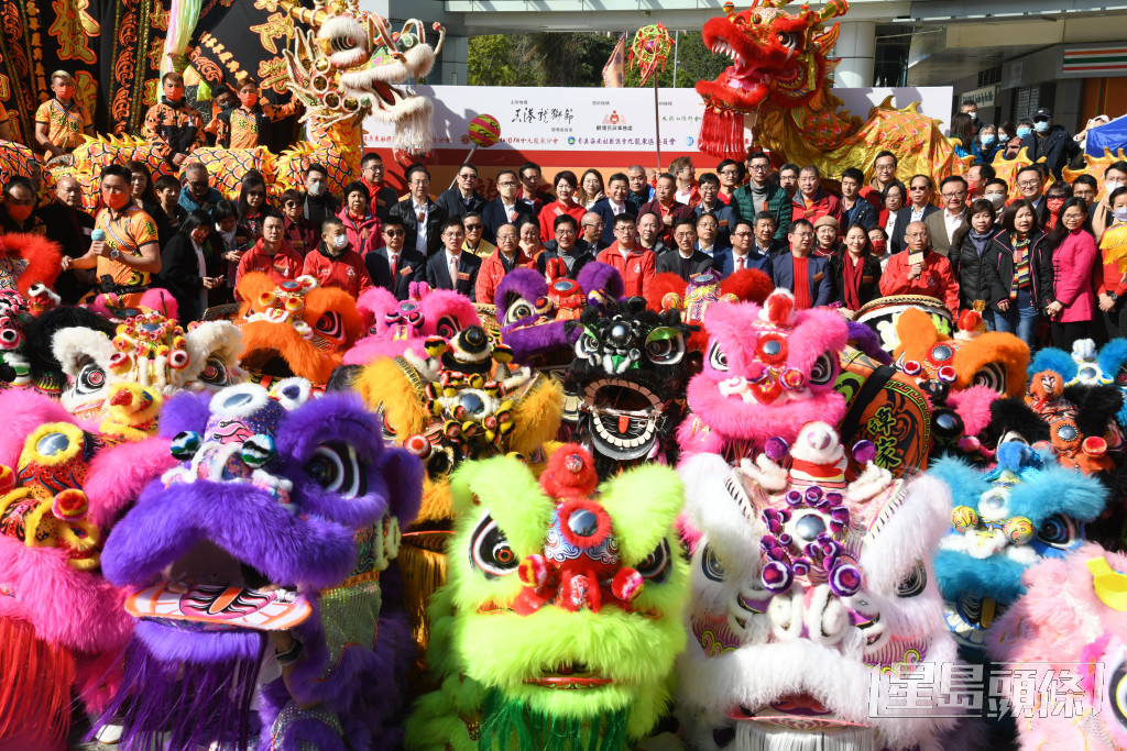 「龍獅耀動賀新春」活動在秀茂坪商場舉行。何健勇攝