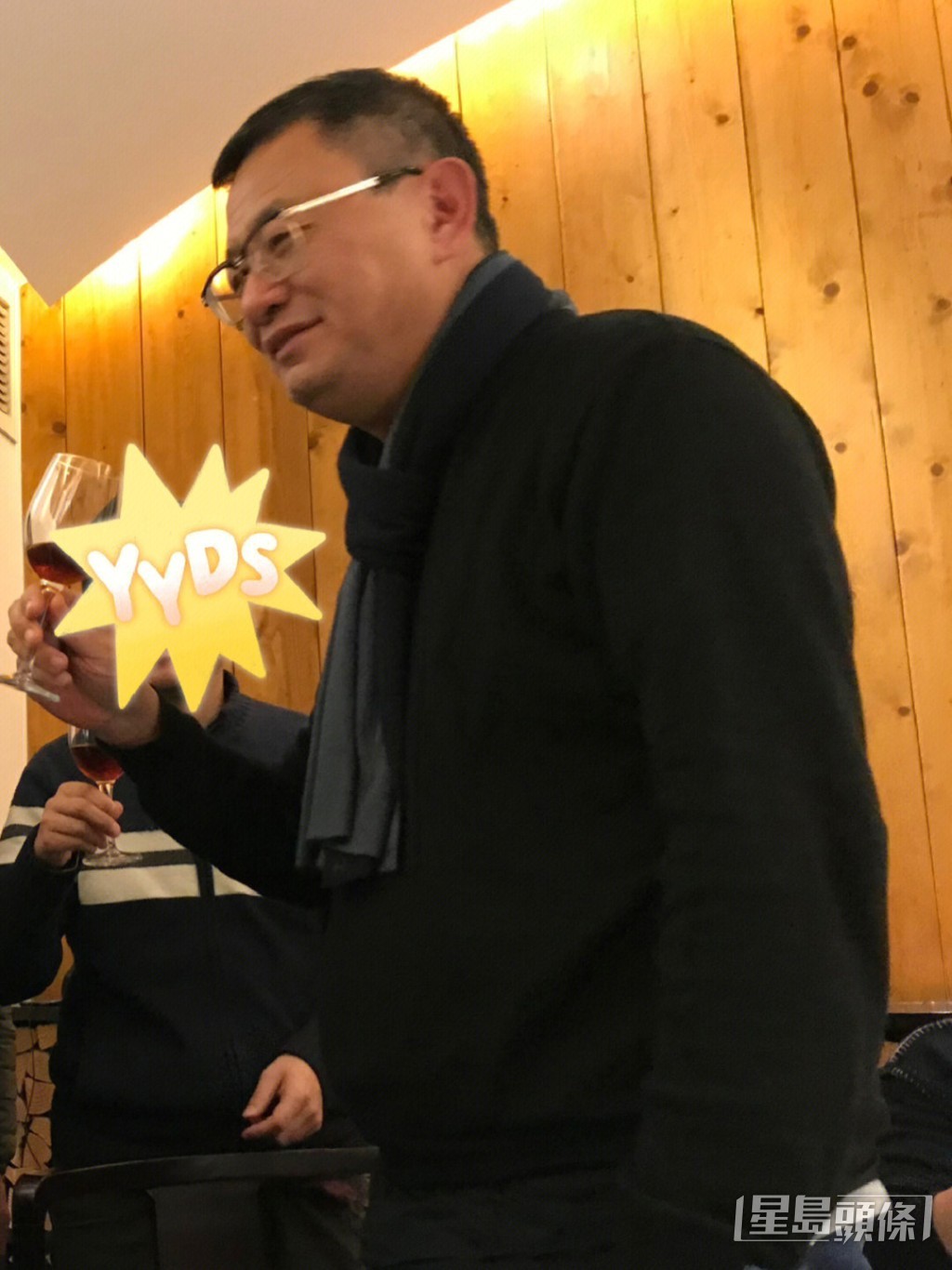 終於再次見到王家衛雙眼,網民亦感到非常驚奇。