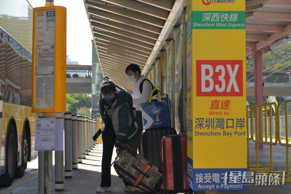 龚树人表示B3X大部份班次将增加至15分钟一班。梁誉东摄