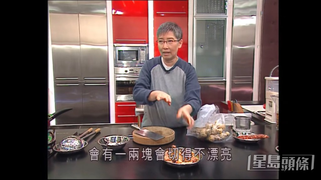 蘇施黃2005年曾因患癌而令節目短暫停播,不過短短數個月後就復出。