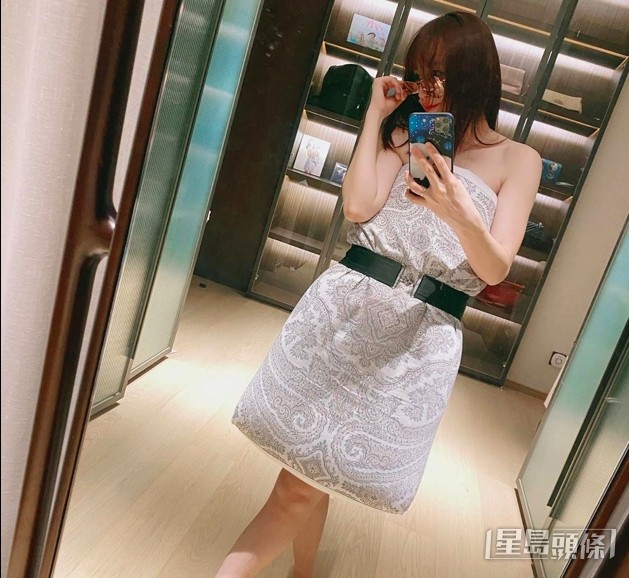 好大個衣帽間。