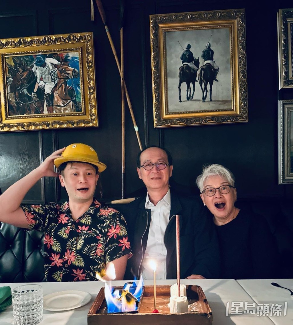 Aaron直言髮線後移,完全是遺傳自周爸爸。