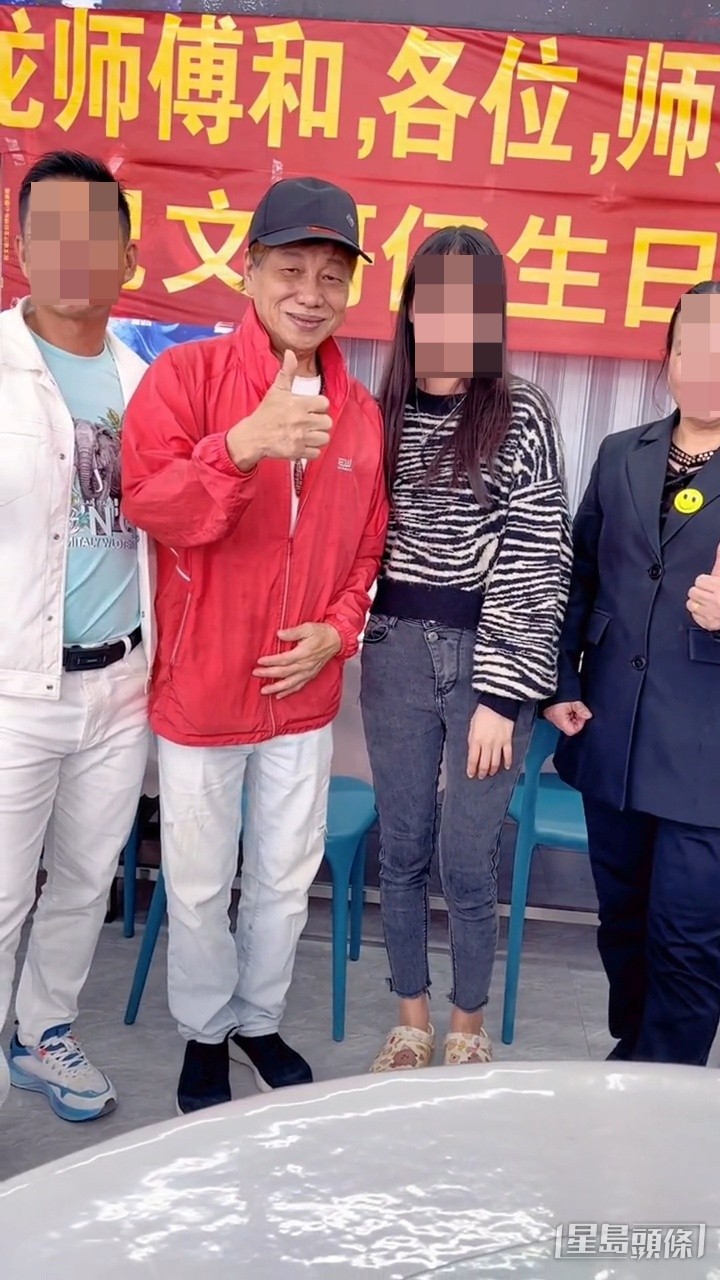 梁小龍精神奕奕,行得走得。