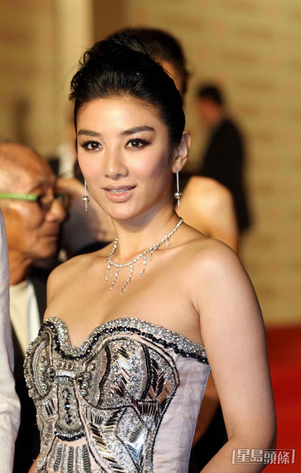 黄奕有过两段婚姻,2011年嫁给第二任丈夫黄毅清后育有一女,但婚姻维持不到3年就亮红灯!