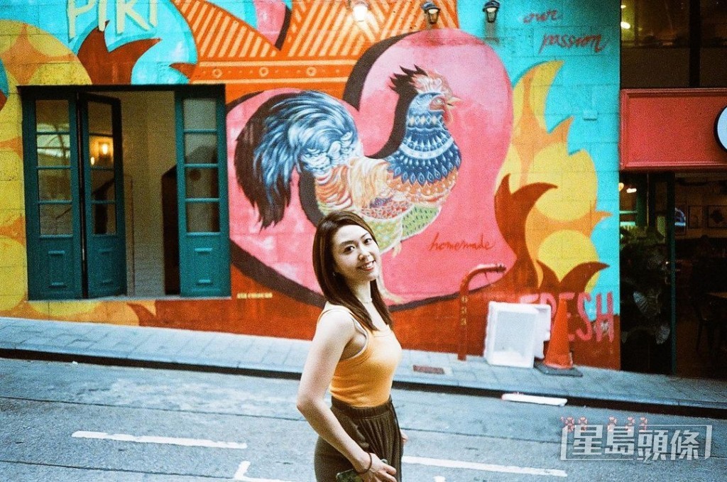 唐海汶爱穿小背心。