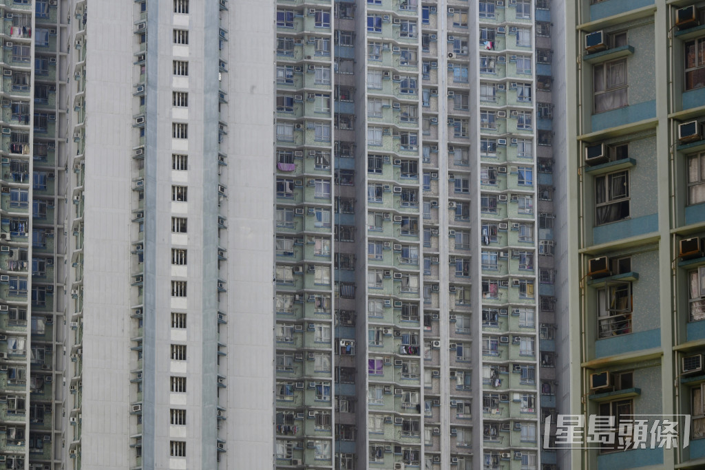 陳茂波希望增加現時興建房屋的面積，但認為亦需平衡樓價及市民負擔。資料圖片