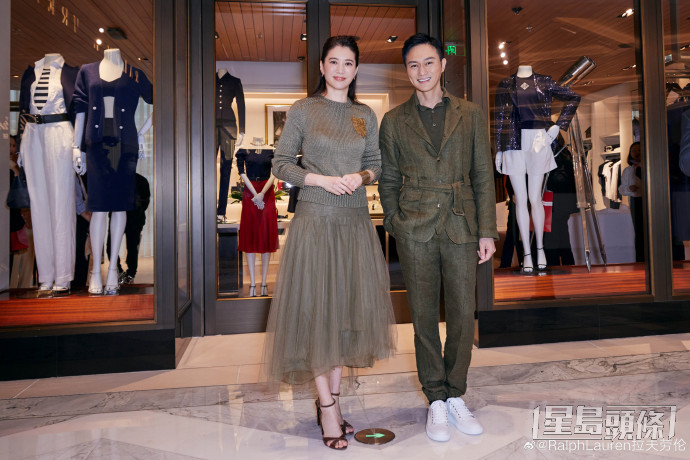 品牌官方微博晒出張智霖和袁詠儀的活動靚相。