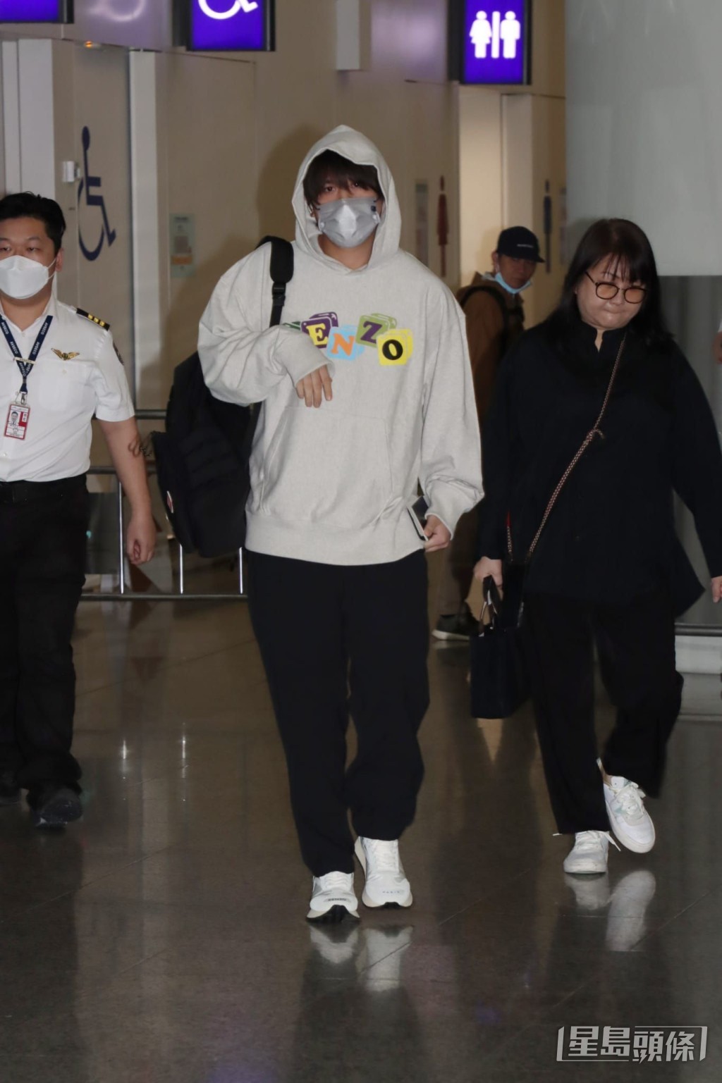 终于唔系再全黑。