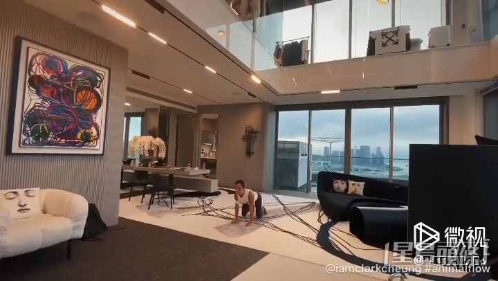 樓底好高！