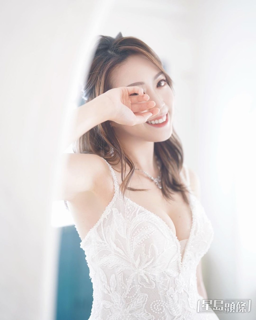 展现逼爆上围。