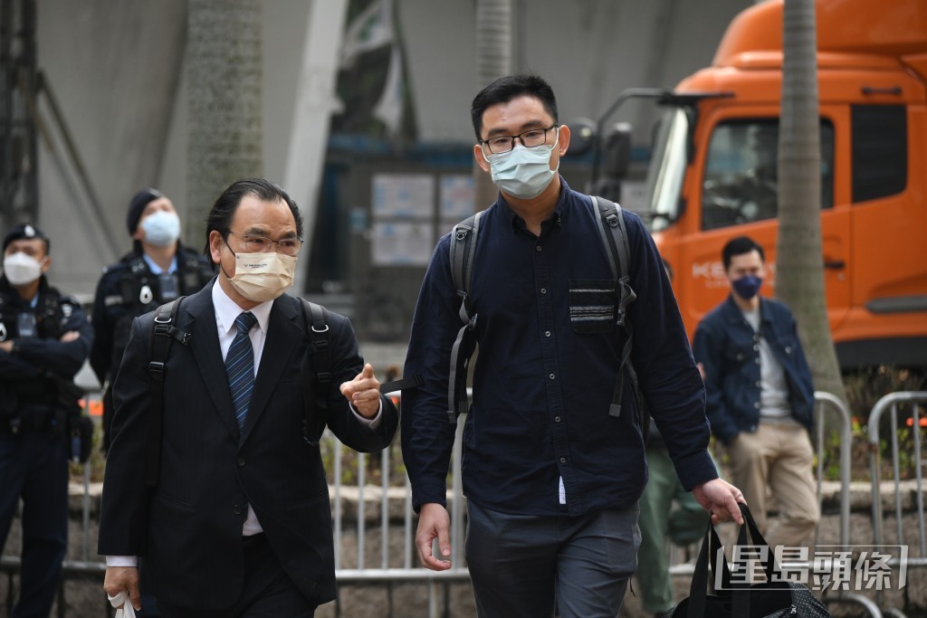 被告施德來（右）。 禇樂琪攝