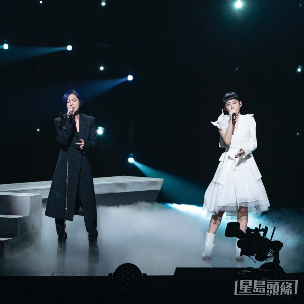與楊千嬅合唱經典歌《勇》大受歡迎。